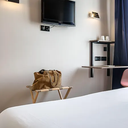 Hotel Le Petit Belloy Paris