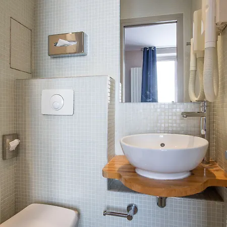 Le Petit Belloy 3* Paris