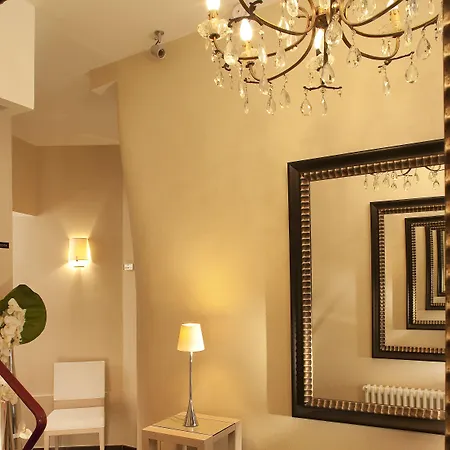 Le Petit Belloy Hotel