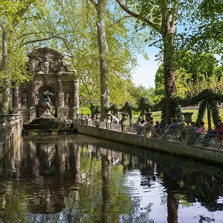 Le Petit Belloy Hotel