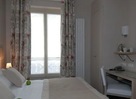 Hotel Du Savoir 3*